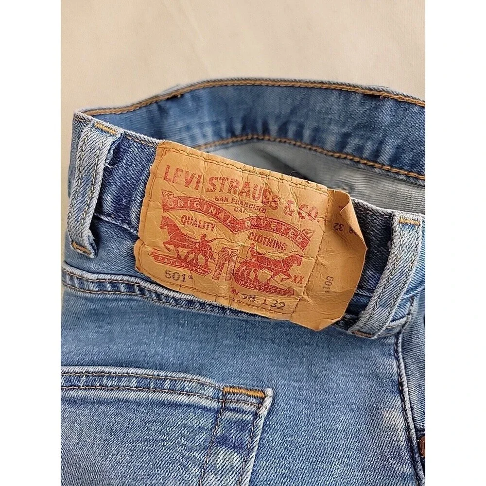 Levi's 501 Original Fit Jeans Mens 38x32 Light Wash Blue Button Fly Straight Leg